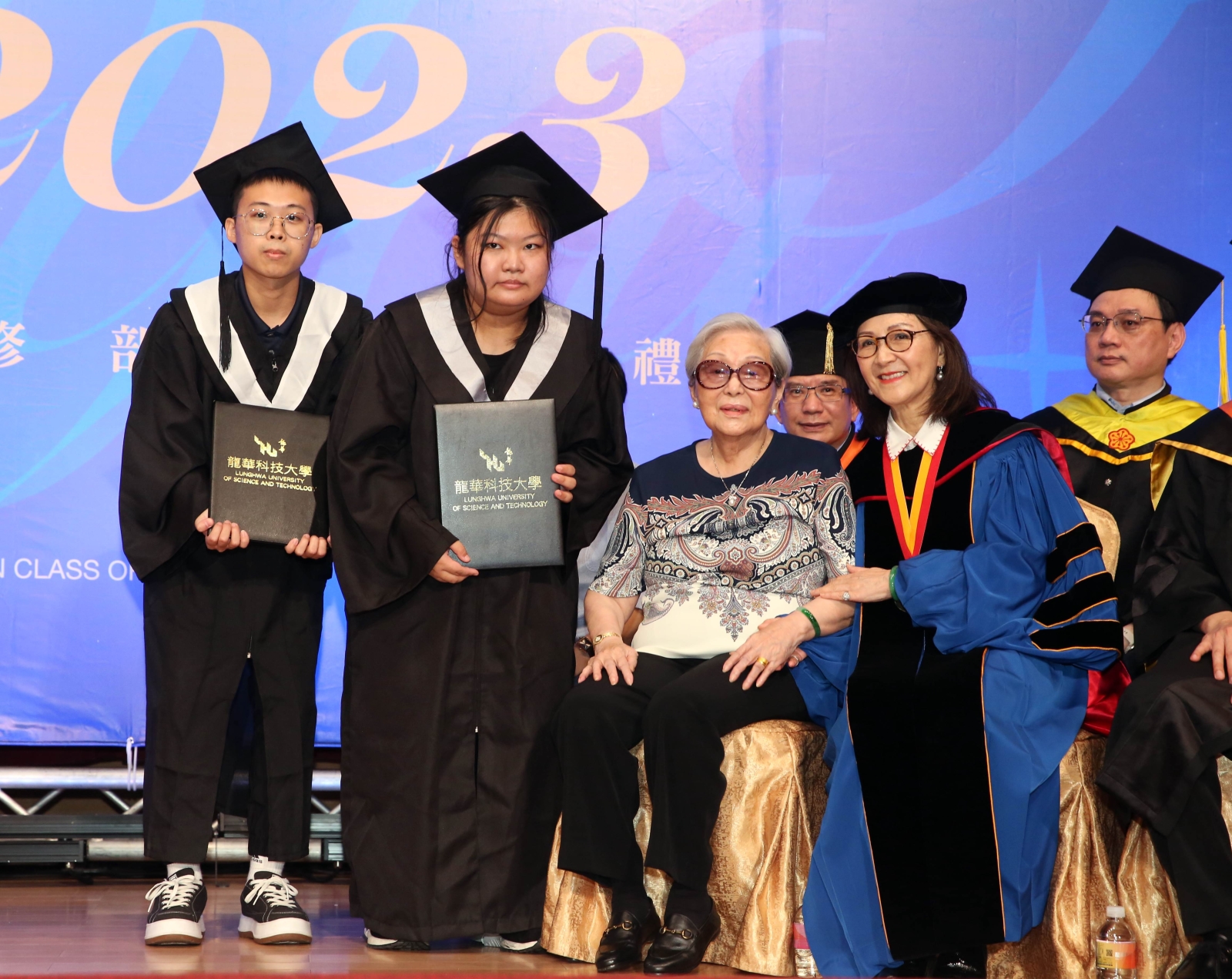 Ms. Shu-Chuan Chen Sun, the founder, presented the C Value Excellence Awards.
